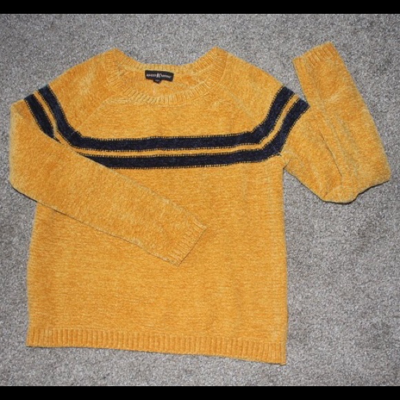 Sweater - Picture 2 of 4